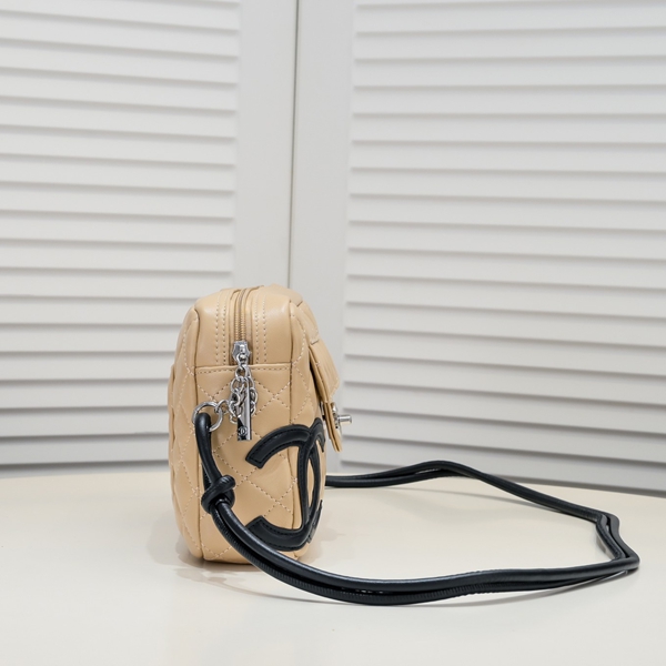 シャネルバッグ背面デザイン